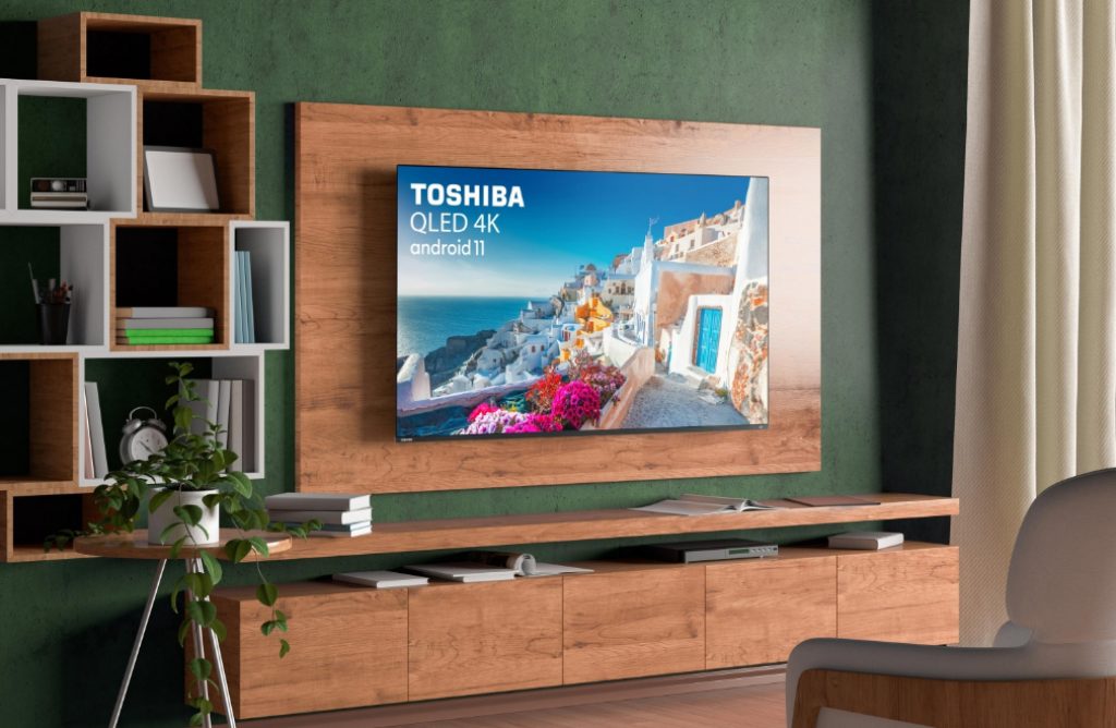 Vista del Toshiba 65QA7D63DG en la pared