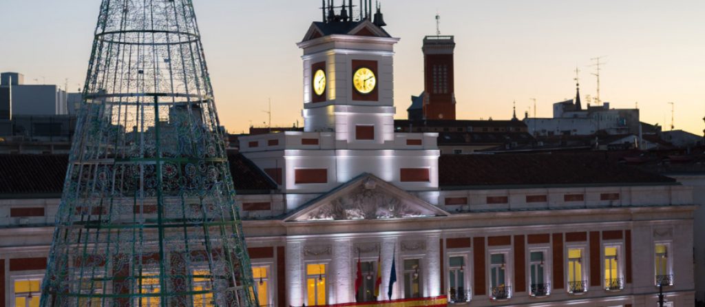 Cada cadena toma un balcón de Puerta del Sol para emitir las Campanadas