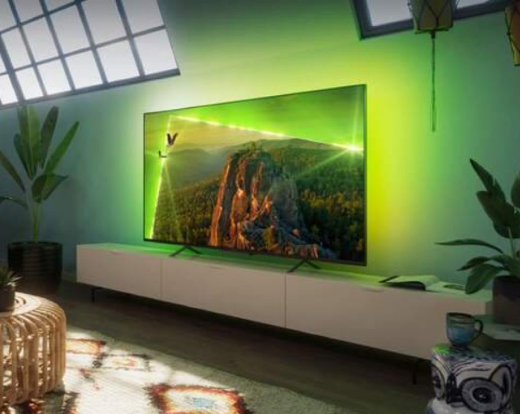 El aspecto de la tele en mueble y con Ambilight activado