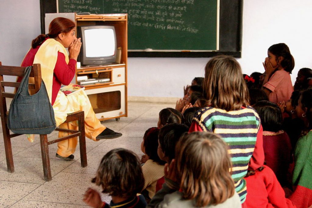 Poner la tele en el colegio no es tan positivo como los padres creemos