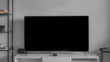 3 accesorios imprescindibles para tu televisor, sea o no Smart TV
